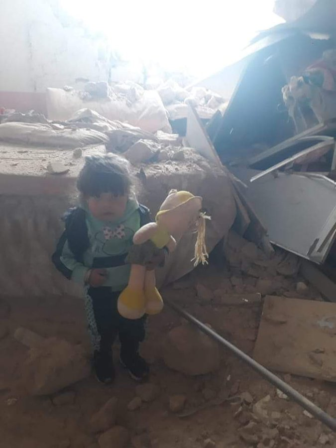 IfFuHiK's tweet photo. Jetzt erst Recht: 
Die anhaltend schweren Bombardierungen der ErdoganTürkei hat zivile Infrastruktur Rojavas zerstört und versetzt Kinder in Angst und Schrecken. 
Mit unserer Kampagne können Sie ihnen in dieser schweren Zeit eine kleine Freude bereiten:
https://t.co/cS1rMqQYi1 https://t.co/TUAA6Nffx9