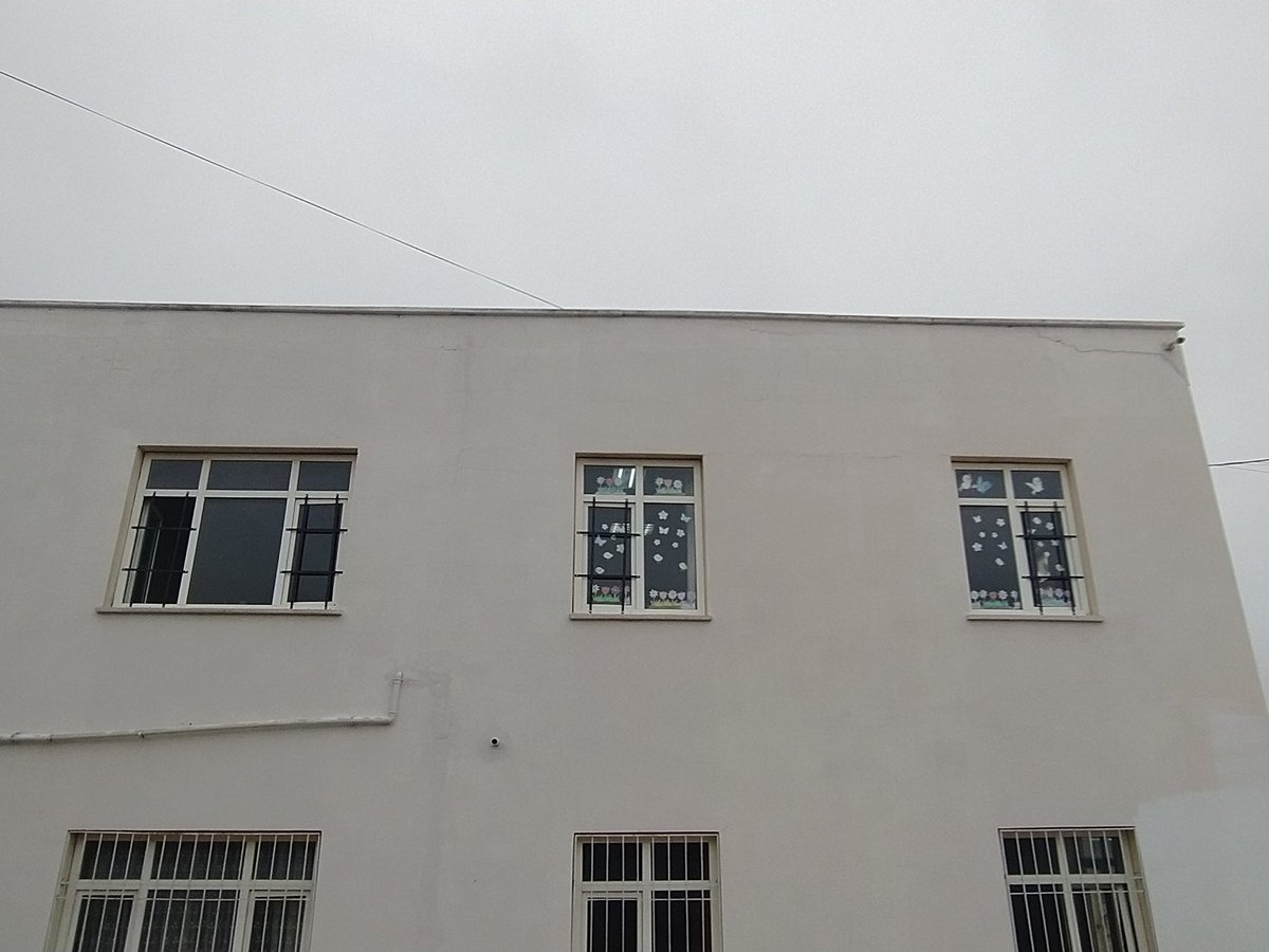 Okulumuzun en ufak bir eksikliğinin kalmaması için uğraşımız devam ediyor.İş sağlığı ve güvenliği adına 2. Kat pencere korkuluklarımızı taktırarak olabilecek kazaların önüne geçildi👍👏
<a href="/ahpehlivan53/">Ali Hamza Pehlivan</a> <a href="/MersinMEM/">Mersin İl Millî Eğitim Müdürlüğü</a> <a href="/AdemKoca46/">Adem Koca</a> <a href="/MikailEREN33/">Mikail EREN</a> <a href="/batuhan__bingol/">Batuhan Bingöl</a> <a href="/mut_mem/">Mut İlçe MEM</a> @harungergin