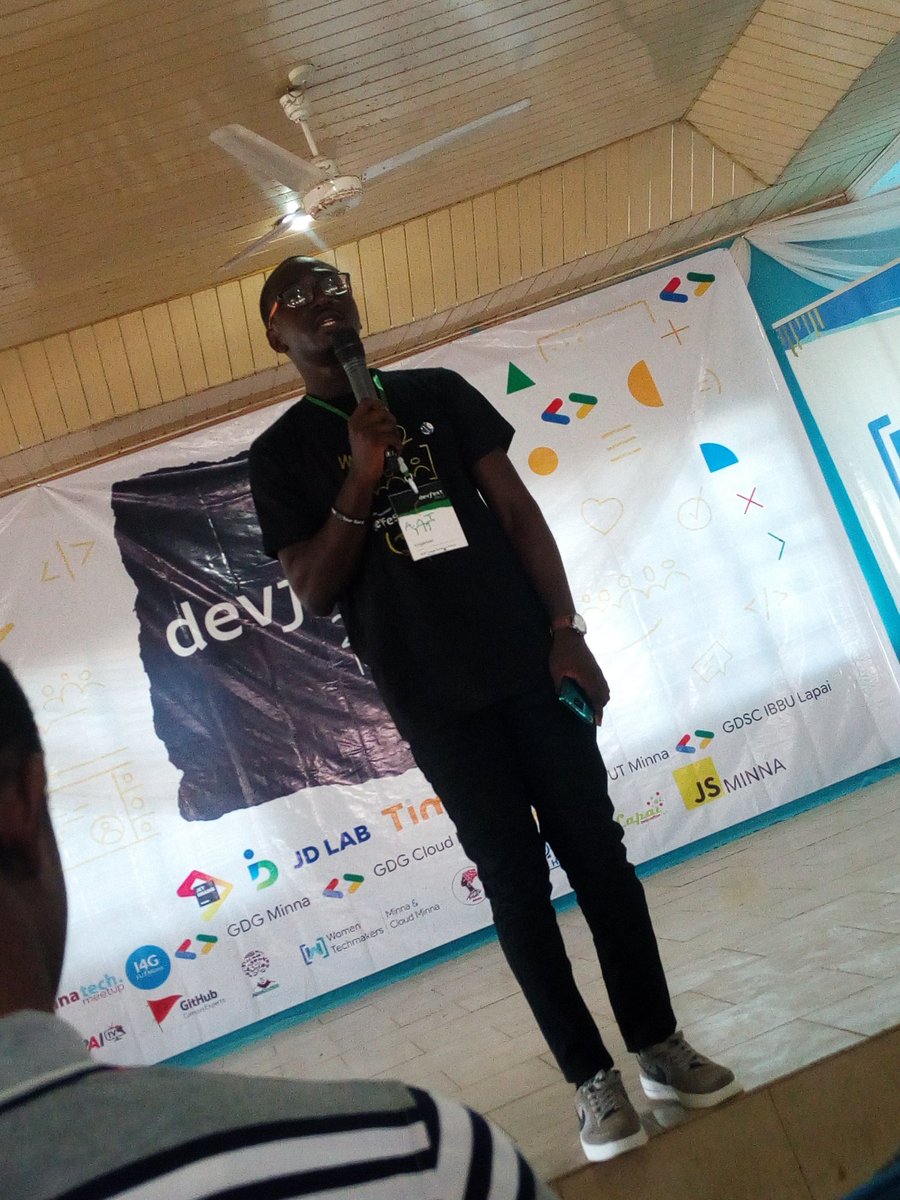 iAmIbdul's tweet photo. DevFest2022 #DevFest #DevFestMinna #GDG #GDGMinna  @ayomi_002 I see you https://t.co/iA8B84Siw3