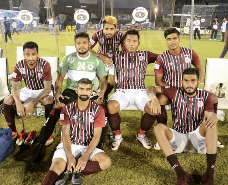 𝗚𝗼𝗹𝗱𝗲𝗻 𝗢𝗹𝗱 𝗗𝗮𝘆𝘀⚽❤️ 𝙂𝙪𝙚𝙨𝙨 𝙩𝙝𝙚 𝙮𝙚𝙖𝙧🤔😉✍️

#indianfootball #mohunbagan #joymohunbagan #indianfootballforwardtogether #KinshukDebnath #pritamkotal #prabirdas #prabirdasfans #moodygramkerala #jejelalpekhlua #subhasisbose #debjitmajumder #indianfootball #atk