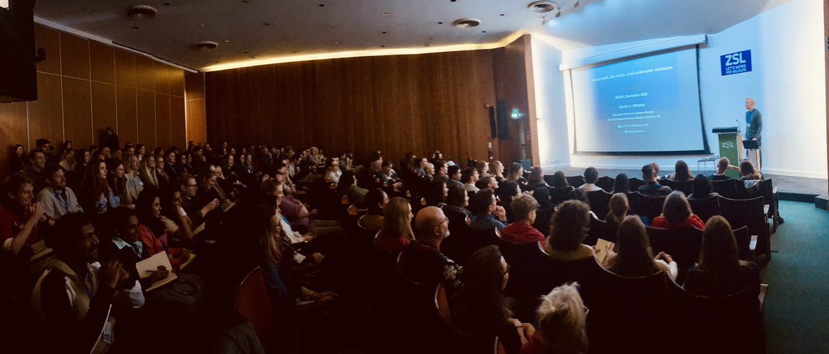 #RCUK2022 plenary talk by @RemoteReefs: ‘Coral reefs, the moon, and underwater obstacles’. Brilliant overview of how the moon drives tides which drives internal waves which drive nutrient delivery to coral reefs which drives the spatial ecology of reef organisms!