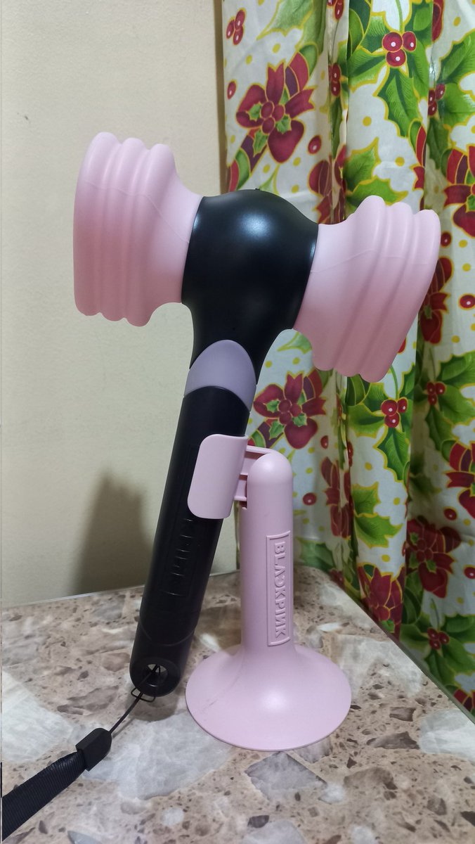 HaruLovesBP's tweet photo. Received my BP Lightstick ver 2 limited edition! Thank you so much @uwukpopmerch
Super bait po sila and responsive. Smooth transaction din po ♡
#UKMfeedback https://t.co/U0ufDeR14z