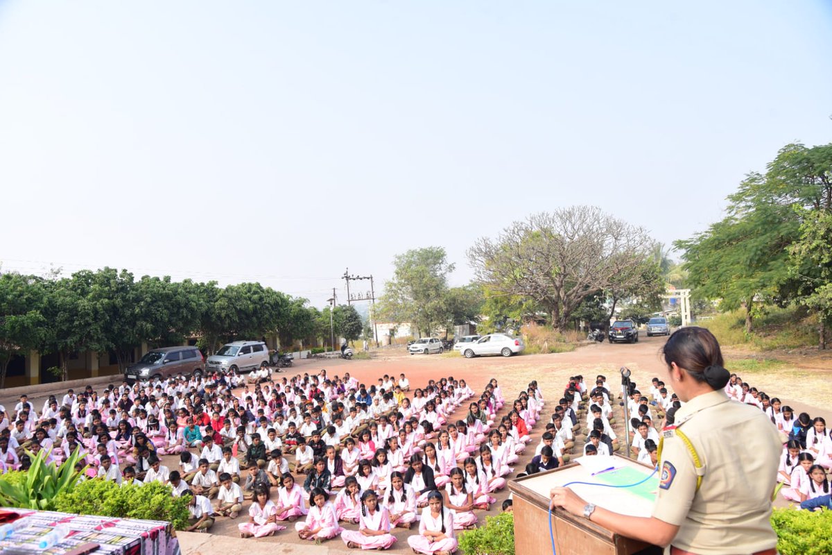 PremaaPatil's tweet photo. Delivered a lecture today on Career, Police Bharati and Competitive Exams Guidance for students of Shri Kanifnath College Bhivri today.
#guidancesession #carreerguidance #policebharati #competitiveexams #motivation #motivationalspeaker https://t.co/cqnd9apVa1