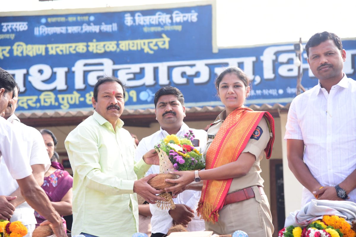PremaaPatil's tweet photo. Delivered a lecture today on Career, Police Bharati and Competitive Exams Guidance for students of Shri Kanifnath College Bhivri today.
#guidancesession #carreerguidance #policebharati #competitiveexams #motivation #motivationalspeaker https://t.co/cqnd9apVa1