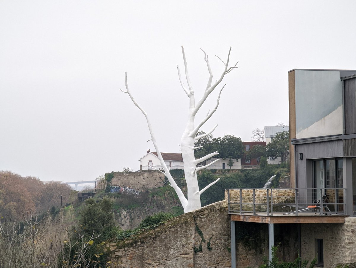 ColloqueVsm's tweet photo. .@levoyageanantes propose des Parenthèses dédiées à 4 œuvres permanentes de la collection urbaine à l'occasion du #ColloqueVSM.
C'est Virginie Pringuet, coordinatrice de la filière « Fresque & Art en situation » des @beauxartsparis, qui donnera une conférence sur l'œuvre à 11h. https://t.co/ALO41eJx8M
