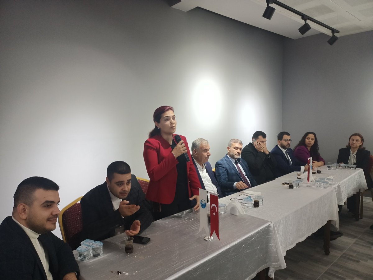 AkEda_Celik's tweet photo. 📍Antakya 

#AntakyaBelediyesi' nin ev sahipliğinde, "Türk Sanat Müziği Engelliler Korosu" eşliğinde Engelli Dernekleri ve üyelerinin katıldığı kahvaltı programına katıldık.  

#EngelleriBirlikteAştık
#3AralıkDünyaEngellilerGünü https://t.co/s8nyolt1Vn