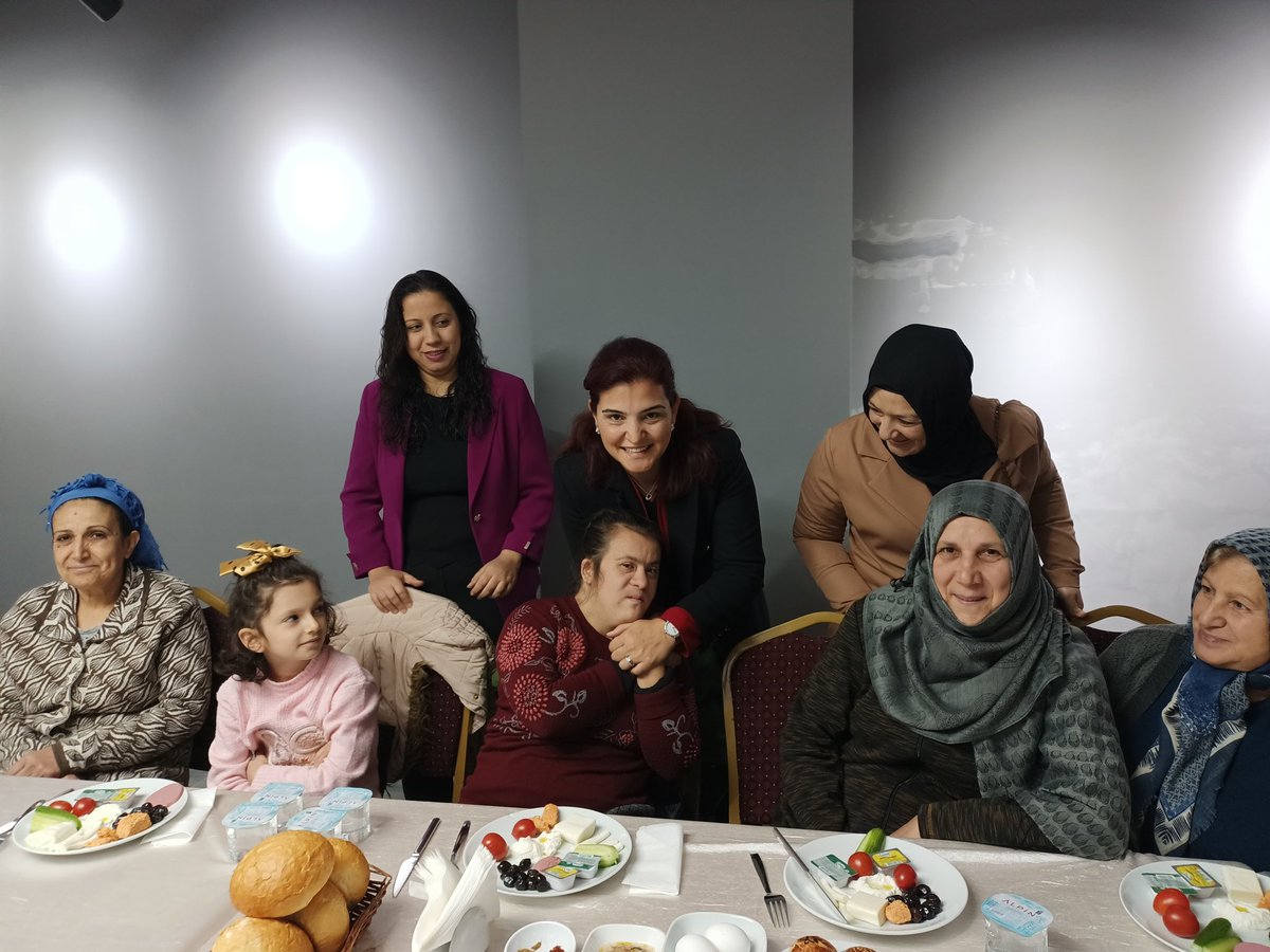 AkEda_Celik's tweet photo. 📍Antakya 

#AntakyaBelediyesi' nin ev sahipliğinde, "Türk Sanat Müziği Engelliler Korosu" eşliğinde Engelli Dernekleri ve üyelerinin katıldığı kahvaltı programına katıldık.  

#EngelleriBirlikteAştık
#3AralıkDünyaEngellilerGünü https://t.co/s8nyolt1Vn