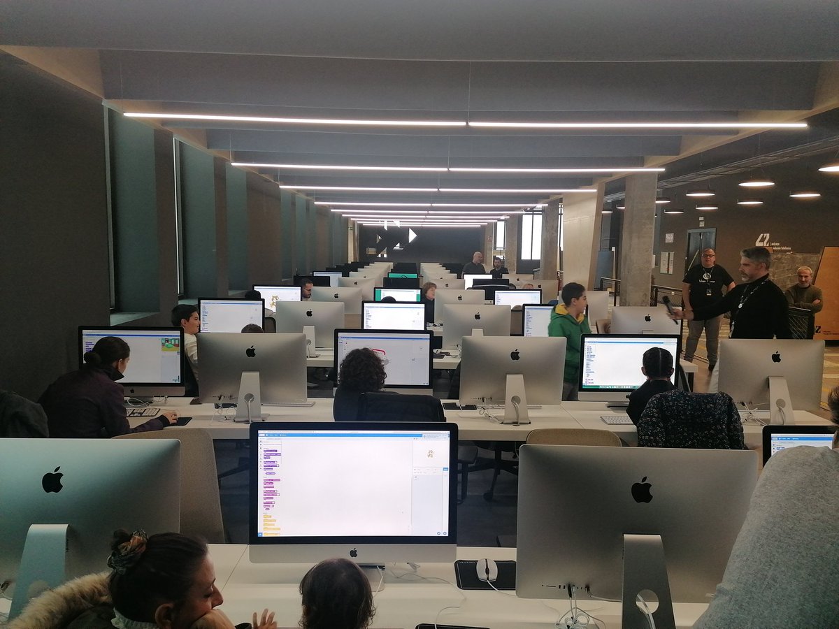 Hoy en el tercer día de <a href="/mWeekMalaga/">Mobile Week Malaga</a> las actividades continúan en <a href="/42malaga_ft/">42 Málaga</a>. Taller de #Scratch para los peques de la familia!