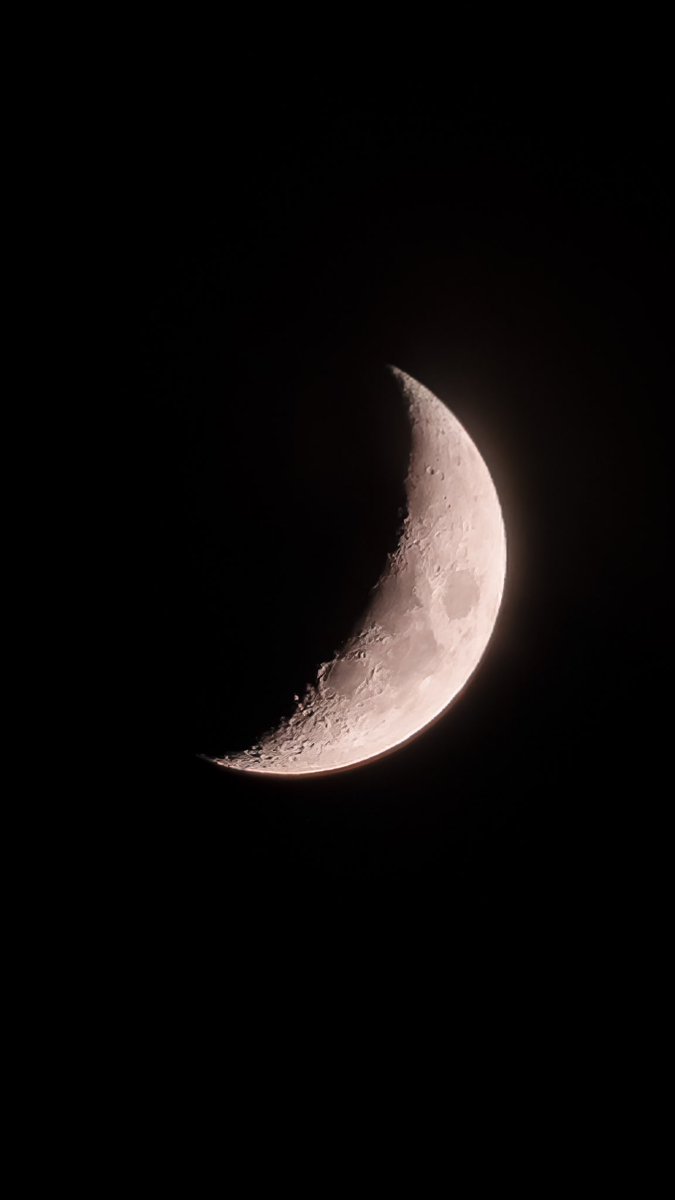 Talking to the moooooon
.
#moon #photo #photography #photographer #landscapephotography #LightTheWorld #lighting #faraway