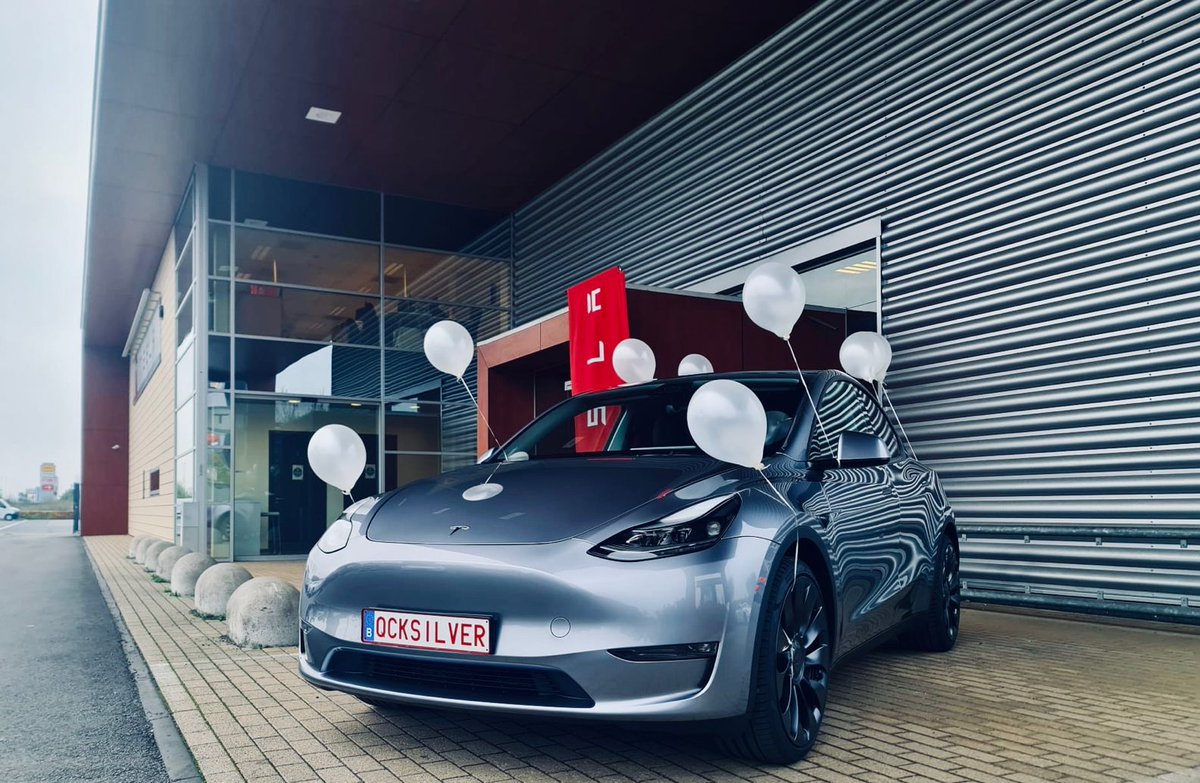 LucWaterlot's tweet photo. The #Berlin #Quicksilver #ModelY #Tesla is in the house  ! Come and see ! Have a closer look at Tesla Antwerp/Aartselaar
(info en credits from David H. Deroije - Sales Manager)
#TheNewColor #Tesla #Store #ProductUpdate #Fresh #Style #NewGeneration https://t.co/22eOWiJLle