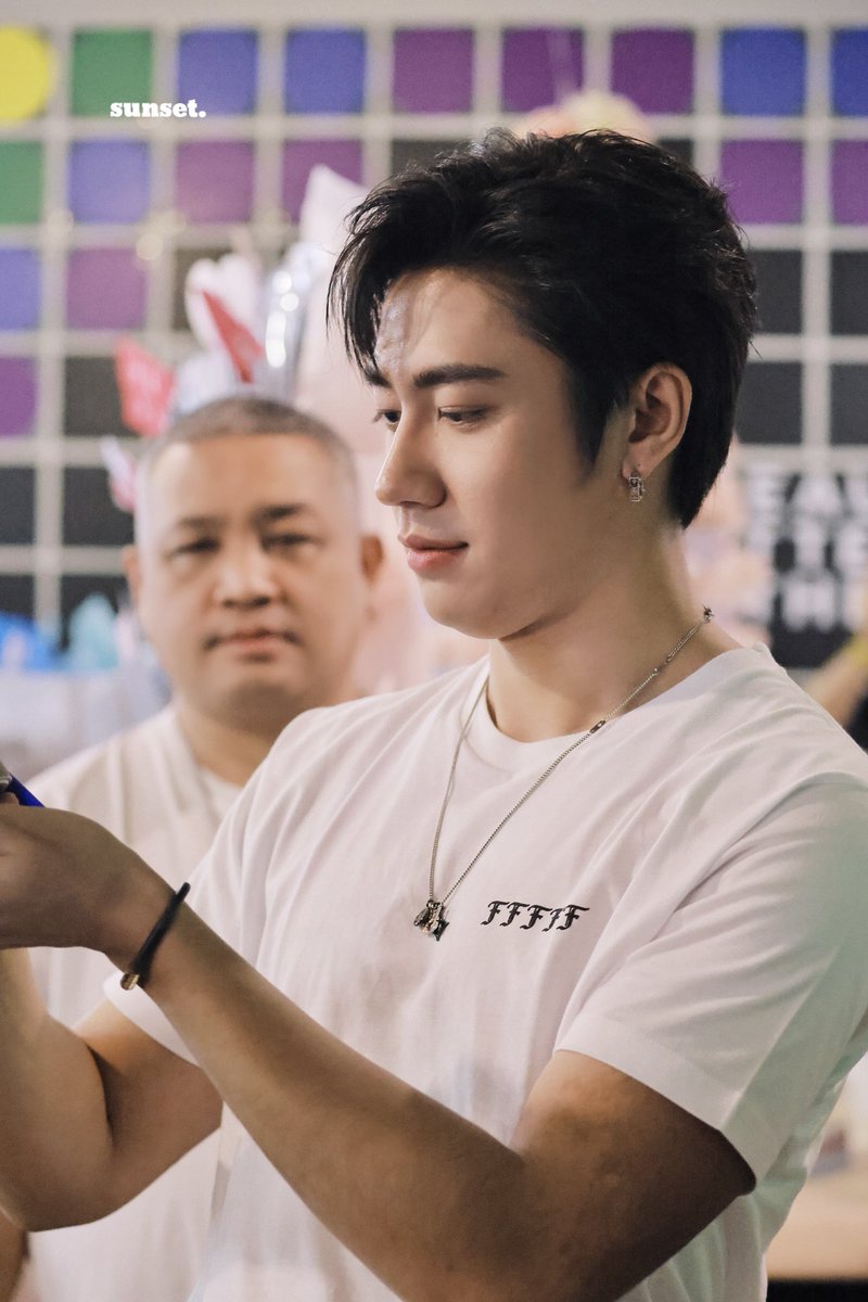sunset9821's tweet photo. 221203 ชอบมุมข้างของแจมมากๆ 🖤

@RachataJam 

#FilmForFan #แจมรชตะ https://t.co/pmYyA1JHPd