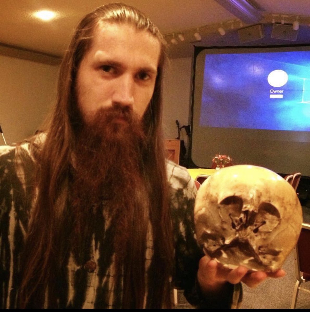 DanielAlanJonez's tweet photo. @MikeColangelo @MYnumberWonBlur The #StarchildSkull and an #AtacamaSkeleton replica, curious conditions 💀 https://t.co/TgdXDbOiSF
