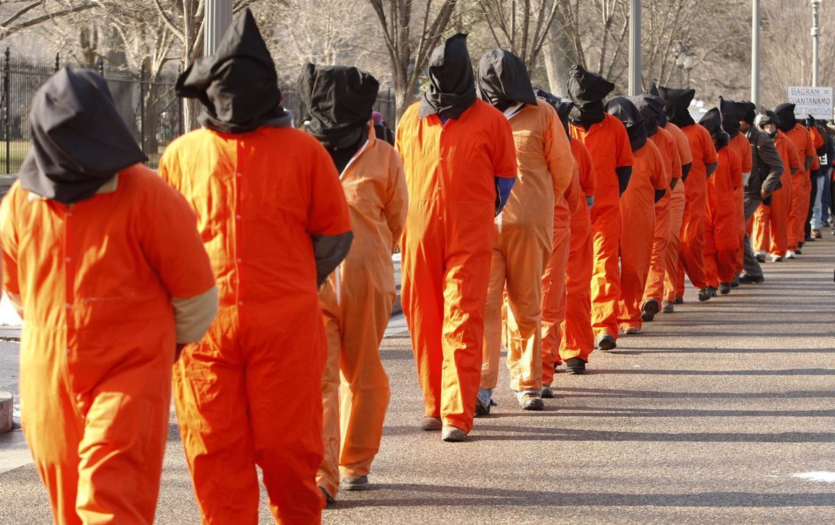 AnibalGarzon's tweet photo. EEUU mete a Corea del Norte, Rusia, China, Irán, Cuba, Nicaragua,... en su informe como países que "violan la libertad religiosa". Justamente países que no se dejan doblegar por intereses del imperio. Países que no crearon un campo de concentración (Guantánamo) contra musulmanes https://t.co/hsFUFmGRgY