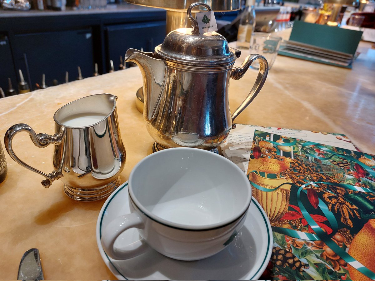 Breakfast at The Ivy in #Brum with my lovely buddy <a href="/GeorgiaTurner/">Georgia T | Chart.PR | #CUinthefield</a>? What could be finer? ❤