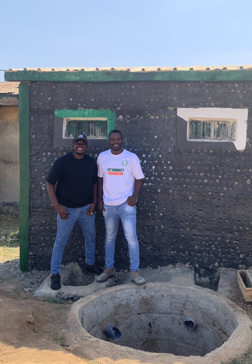 emmanuel_obinn's tweet photo. Eco Friendly Pet Project
Toilet built with 6500 plastic bottles.. Circular economy is the key to a sustainable growth and environment.
@lifthumanity1 @PACJA1 @CYCNOfficial @FMEnvng @ecocykle @CSDevNet1 @greenfaithworld 

#PlasticRecycling #SayNoToOpenDefecation https://t.co/QkO0vJEMny
