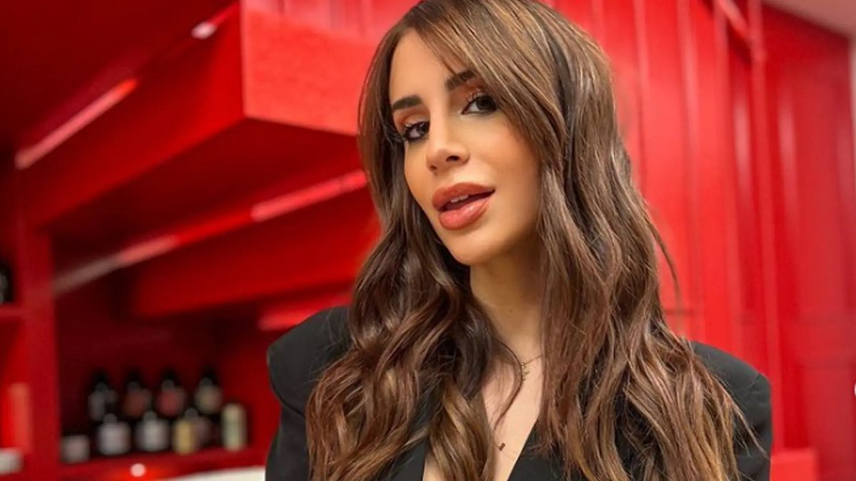 locrack's tweet photo. #yoveosalvame #SABADODELUXE 
Os gusta el fichaje de Cristina Porta 
por Salvame ?
❤️ Si
 🔁 No https://t.co/IxJZLuEYnd