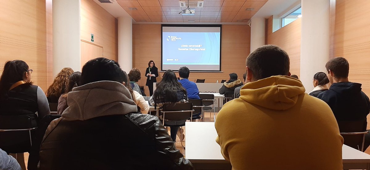 urratsbatera's tweet photo. Alumn@s de los centros FP de Araba en una nueva edición del Congreso de Ikasenpresas, realizando diversos talleres y presentando las ideas de negocio que están desarrollando  con el programa #ikasenpresa en el Palacio Europa      @cifpERAIKEN @Ekingune @Pdmintegui @ikaslanaraba https://t.co/bmTq1YK1pc
