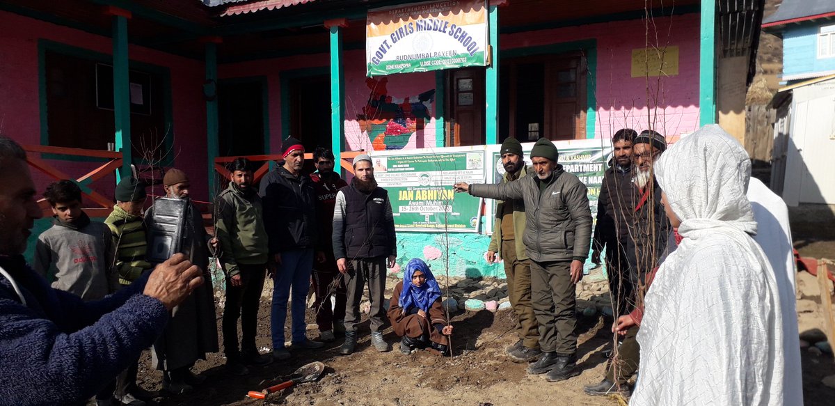 upsbudnumbalg's tweet photo. Plantation Drive at UPS Budnumbal  G  today on 03 Dec. 2022  in colloboration with the J&amp;K Forest Department ( Kehmil Forest Division. )

@jkforestdeptt @jkforest_
#planttreessavelife #saveplanetearth 
#afforestation #PlantationDrive https://t.co/rNpbiHI2ob