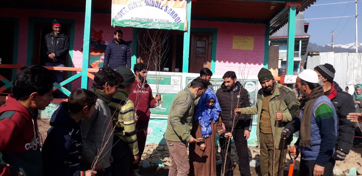 upsbudnumbalg's tweet photo. Plantation Drive at UPS Budnumbal  G  today on 03 Dec. 2022  in colloboration with the J&amp;K Forest Department ( Kehmil Forest Division. )

@jkforestdeptt @jkforest_
#planttreessavelife #saveplanetearth 
#afforestation #PlantationDrive https://t.co/rNpbiHI2ob