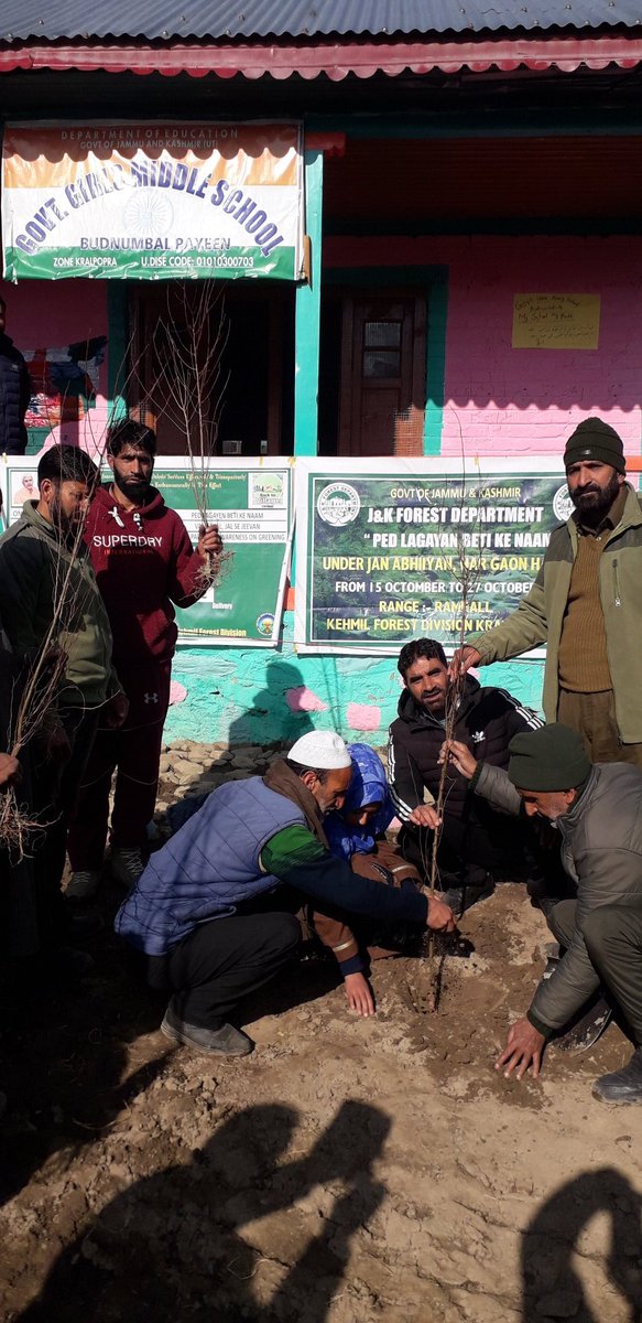 upsbudnumbalg's tweet photo. Plantation Drive at UPS Budnumbal  G  today on 03 Dec. 2022  in colloboration with the J&amp;K Forest Department ( Kehmil Forest Division. )

@jkforestdeptt @jkforest_
#planttreessavelife #saveplanetearth 
#afforestation #PlantationDrive https://t.co/rNpbiHI2ob