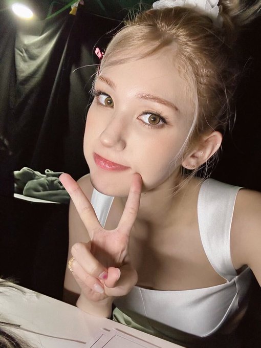 뭉치들 주려고 마마 사진 더 가져왔어😉😘 More photos from MAMA for my mungchis❣️❣️ https://t.co/fsT6PqnpcS<a href="/tag/single"class="tags"><span>#single</span></a><a href="/tag/release"class="tags"><span>#release</span></a><a href="/tag/comeback"class="tags"><span>#comeback</span></a><a href="/tag/%EC%A0%84%EC%86%8C%EB%AF%B8"class="tags"><span>#전소미</span></a><a href="/tag/theblacklabel"class="tags"><span>#theblacklabel</span></a>