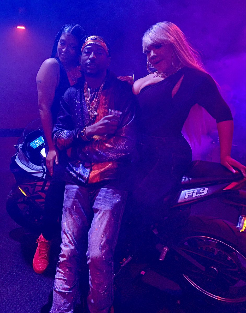 DopeMusicMono's tweet photo. I be a whole vibe #LBLeoBars 👑👑👑 https://t.co/2gbnfO5Jts