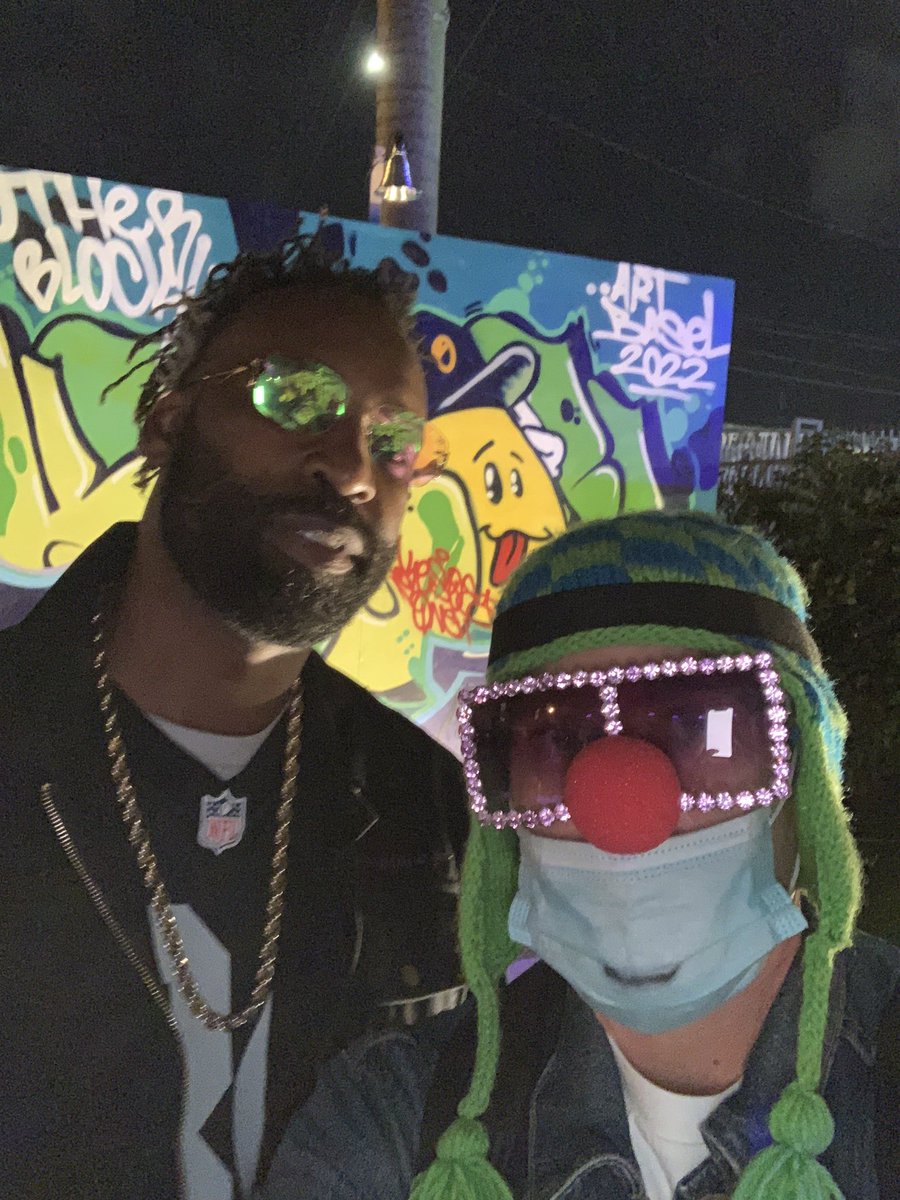 CryptoNovo311's tweet photo. Gonna love #otherblock 
🔥New friend @BaronDavis 
🔥Old friend @beijingdou 
🔥OG friends @franalations23 @dynalations #ArtBaselMiami #NovoMiami https://t.co/LKs9r4GvZe
