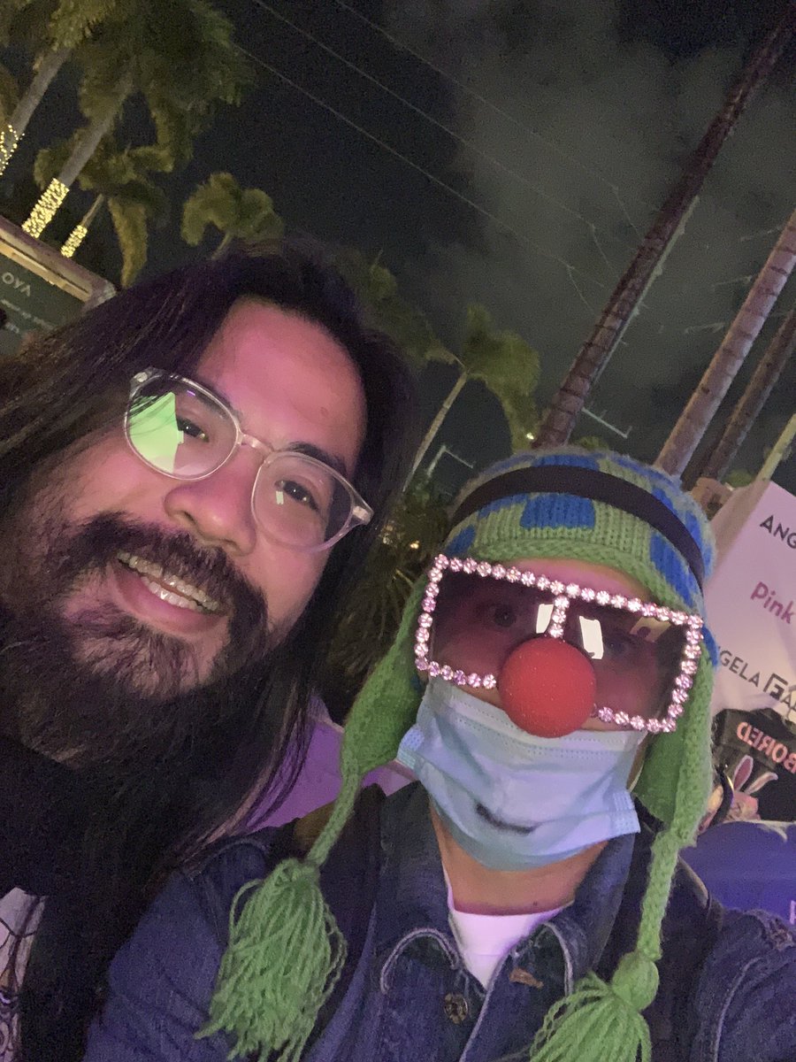 CryptoNovo311's tweet photo. Gonna love #otherblock 
🔥New friend @BaronDavis 
🔥Old friend @beijingdou 
🔥OG friends @franalations23 @dynalations #ArtBaselMiami #NovoMiami https://t.co/LKs9r4GvZe