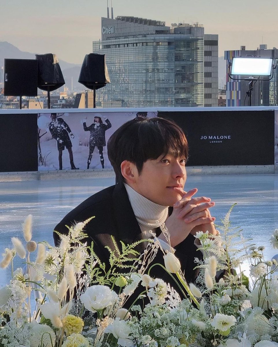 dailykimwoobin's tweet photo. 221203 kim woobin instagram update

"☃️ @/jomalonelondon"

#KimWooBin #김우빈 https://t.co/BtYuzDF14m