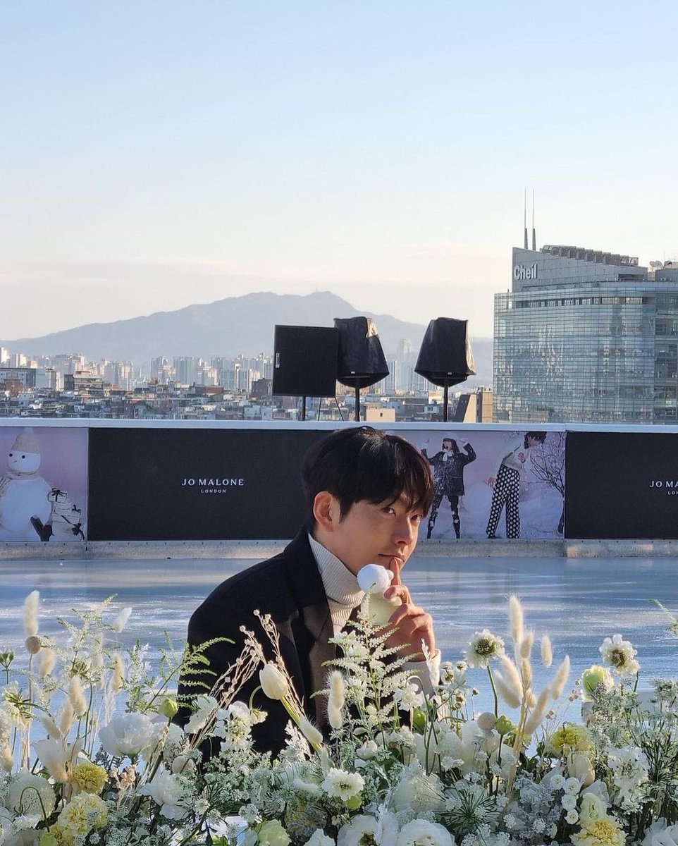 dailykimwoobin's tweet photo. 221203 kim woobin instagram update

"☃️ @/jomalonelondon"

#KimWooBin #김우빈 https://t.co/BtYuzDF14m