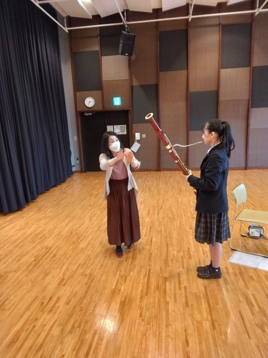 adachiyj's tweet photo. 本日の ＃いわきアリオス は、＃東京六人組 のみなさん＝＃上野由恵 さん(fl)、＃荒絵理子 さん(ob)、＃金子平 さん(cl)、＃福士マリ子 さん(bs)、＃福川伸陽 さん(hr)、そして ＃三浦友理枝 さん(pf)が昨日よりいわきに来られていて、���ずは管楽器のクリニックを開催♪ https://t.co/rzlERsQ0eA