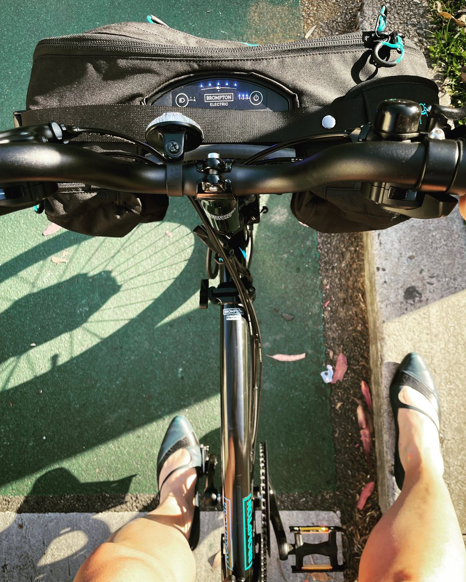 BromptonJnMelb's tweet photo. Arrive on time. No sweat. 🚲⚡️😁
Visit us to test ride a #BromptonElectric and see how you can charge up your lifestyle!
#MadeForYou #MelbourneLiving #ChargeUnfoldGo #BromptonElectric #FoldingEBike #SweatFreeRide https://t.co/thme0f5m8h