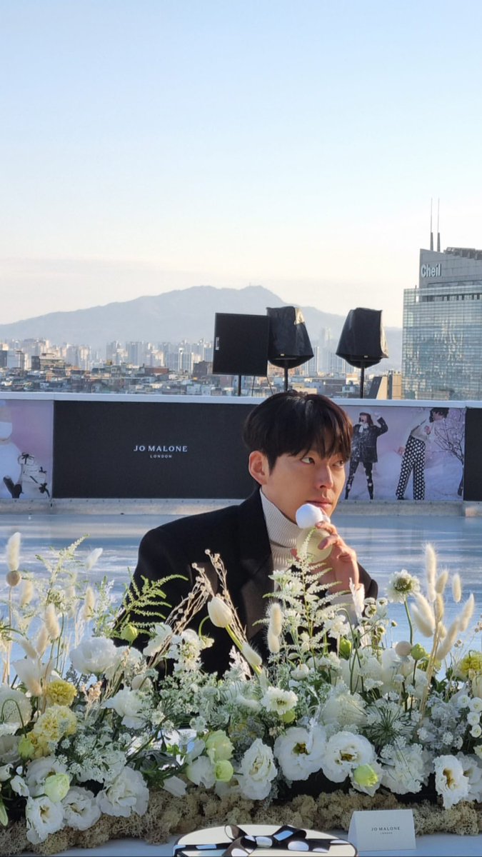 dailykimwoobin's tweet photo. 221203 kim woobin instagram story

#KimWooBin #김우빈 https://t.co/3ThnvsNpwG