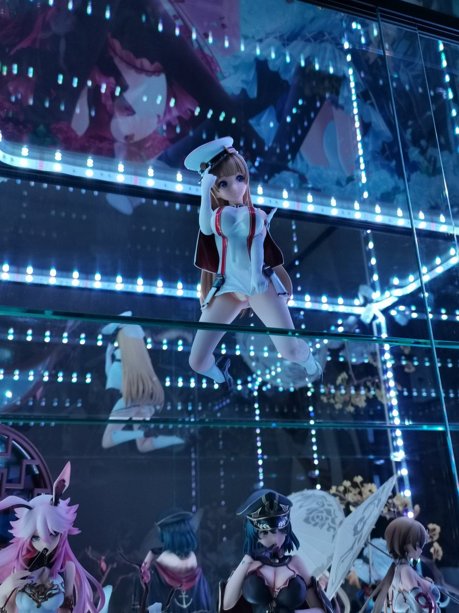 月猫🔞🚬 C101不参加 on Twitter: ちなみにスカーレットさんは下から見るとかなりエロいので床鏡張りのケース買わなきゃだな…。