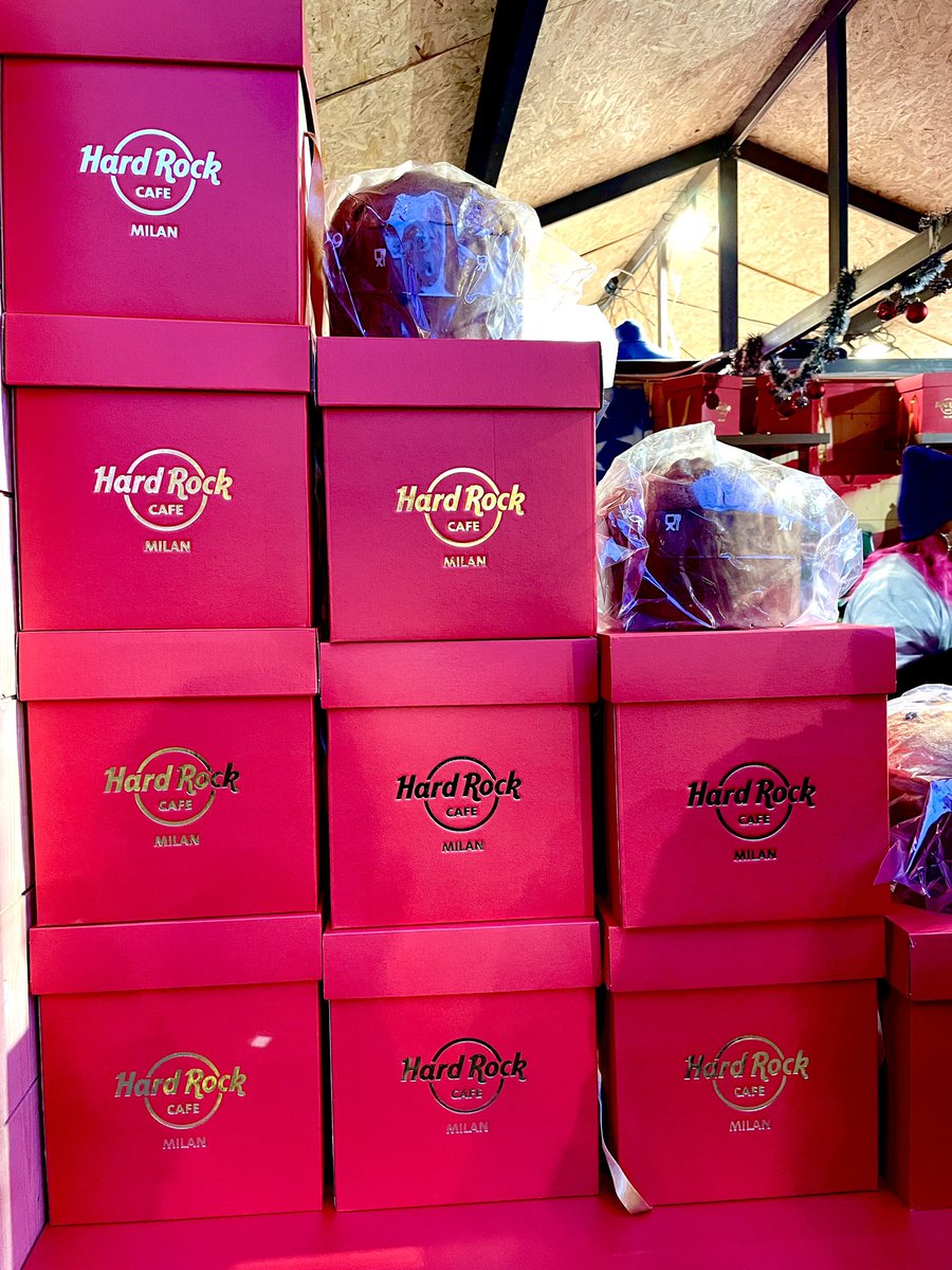 thisIsHardRock1's tweet photo. Hard Rock Cafe Milan has two booths at the Christmas Market at Milan Cathedral 🇮🇹🎅🤘🏽 

I hope it‘s not a swipe, @Hardrockcafe 🤪🙉🤘🏽

#thisIsHardRock #Milan #HardRockCafeMilan #Milano #MilanCathedral #ChristmasMarketMilan #Italy #HRCMilan https://t.co/BSDa9vIHfL