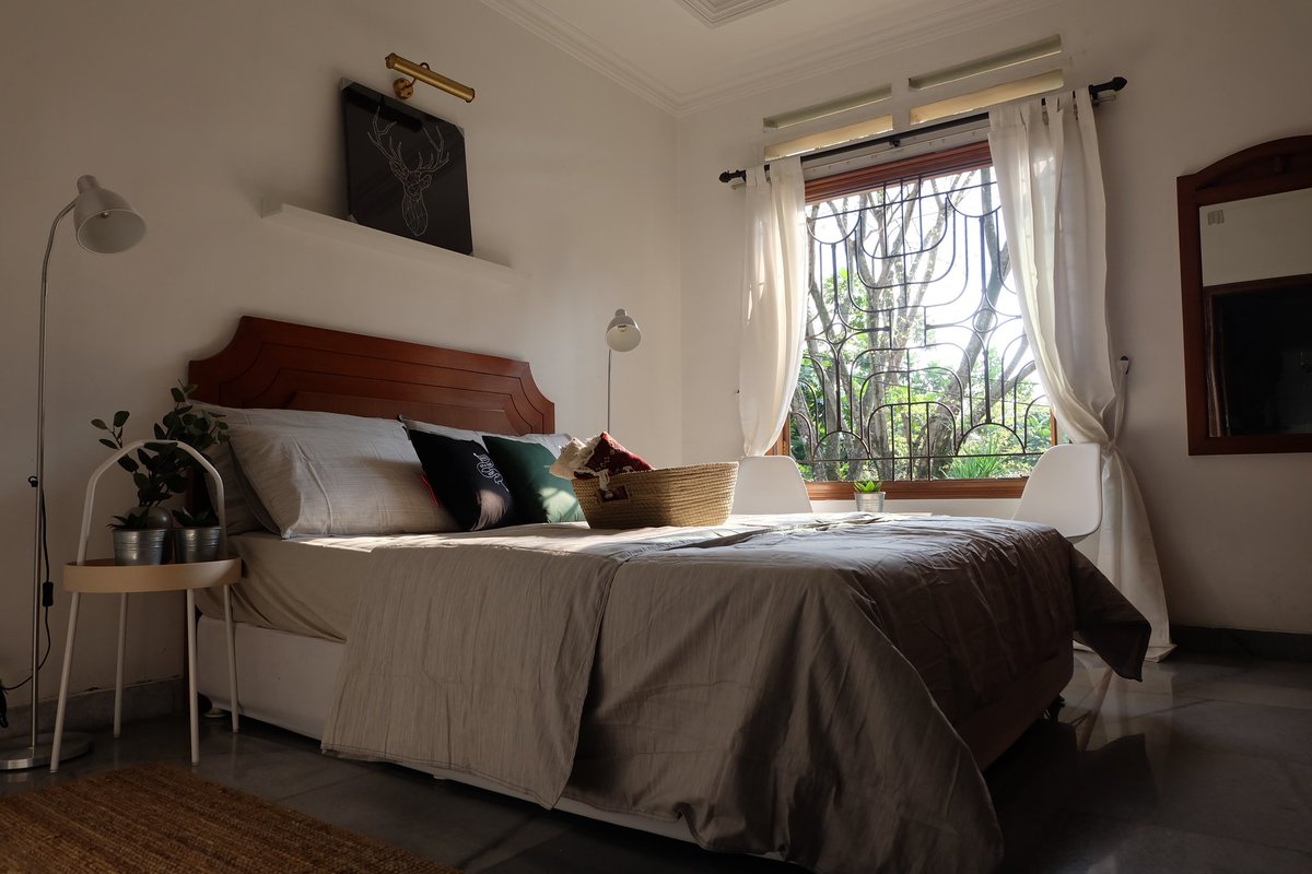 adhityamulya's tweet photo. Bagi yg ingin main ke Bandung

Keabisan hotel? Mendadak butuh kamar? Mau healing 1-2 hari?

Ada  casatubagus (kamar)
Casa1 rp 249.000/malam/2org
Casa2 rp 279.000

Air panas, km mandi dalam, king size bed, parkir &amp; bfast

Langsung chat wa mimin ganteng:
https://t.co/2VQjktSxhr https://t.co/lz4KSQQSYS