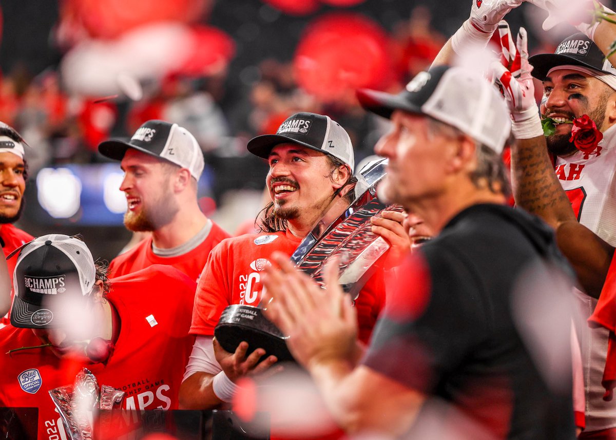 j_gambassi's tweet photo. @Utah_Football takes the @pac12 trophy 47-24! #utahfootball #uofu @TheChrony @ChronySports https://t.co/LVKWJD5jOk
