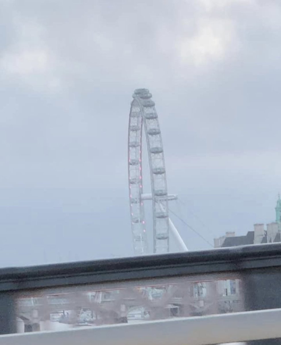 johnrosario36's tweet photo. Happy new month 🎉🎊

Perks to getting Uber lux is having your driver, drive by the monuments before heading to the airport!!! 

I Made a promise to not visit tourist sites until we came here together to experience the amazing moments together. 
See me soon 🇬🇧 https://t.co/5yUT1b6hLI