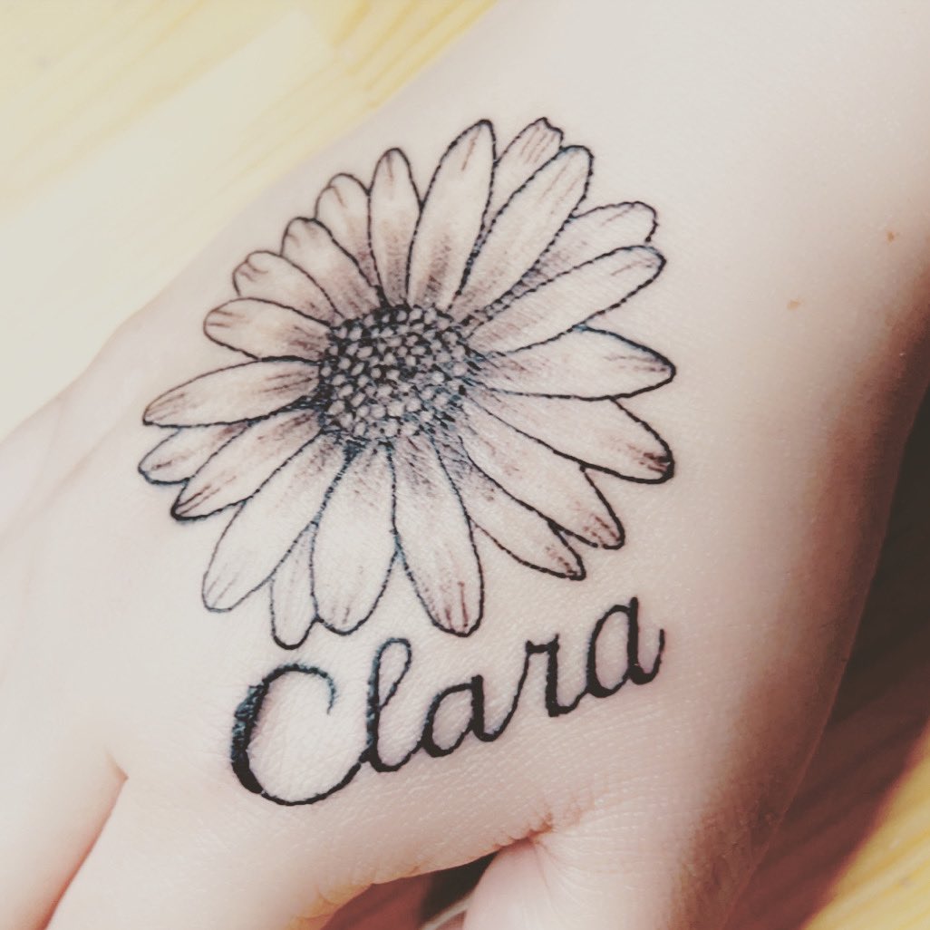 nnnab10's tweet photo. Tattoo’s dedicated to my Daughter Clara and my Son Zaiden. Clara’s birth month flower is a daisy so on my right hand is a daisy with her name underneath. And on my left hand is two music notes in the shape of a heart with my son’s name in the middle. ❤️❤️ https://t.co/1jttcpzE68