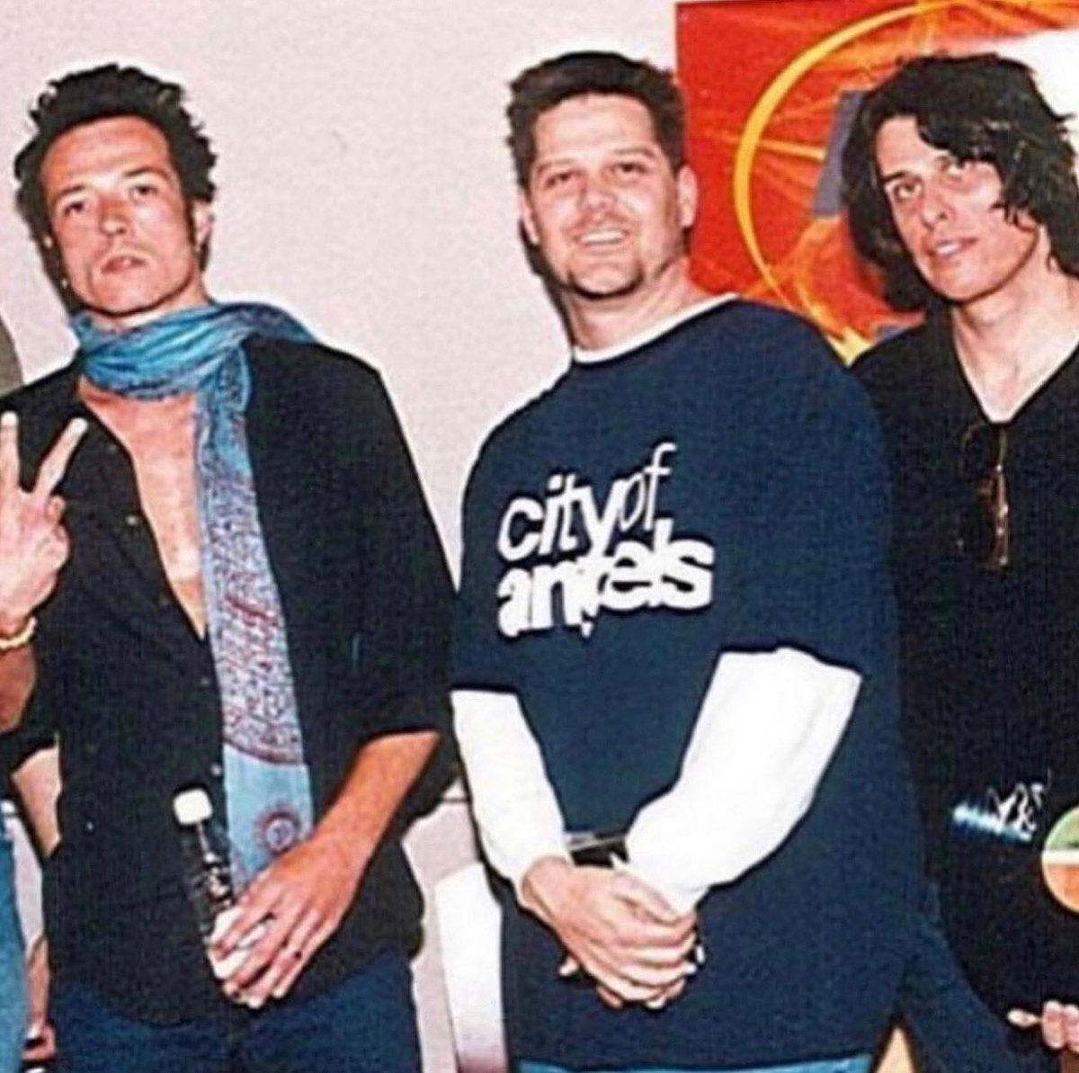 jeffknet's tweet photo. Remembering Scott Weiland, gone on this day in 2015. One of my fondest memories from the #MergeRadio days was a visit from @STPBand in 2000, when Scott and Dean DeLeo performed acoustic versions of “Sour Girl” and “Interstate Love Song.”🎧 https://t.co/MYwy5rkVP1 https://t.co/leWjBKSPk4