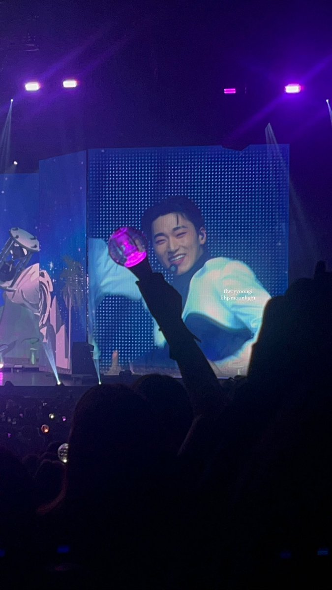 khjsmoonlight's tweet photo. SANNIE :(( https://t.co/hzPTyfubxg