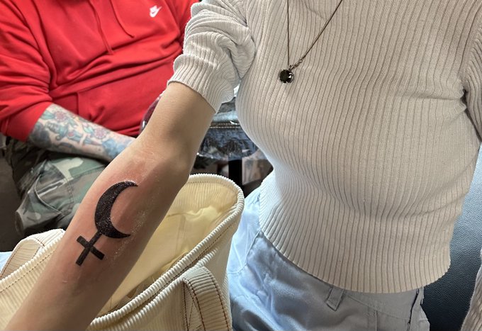 new tattoo :,) https://t.co/nBMCELGkf6