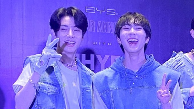 ANG CUTE HAHAHAHAHA