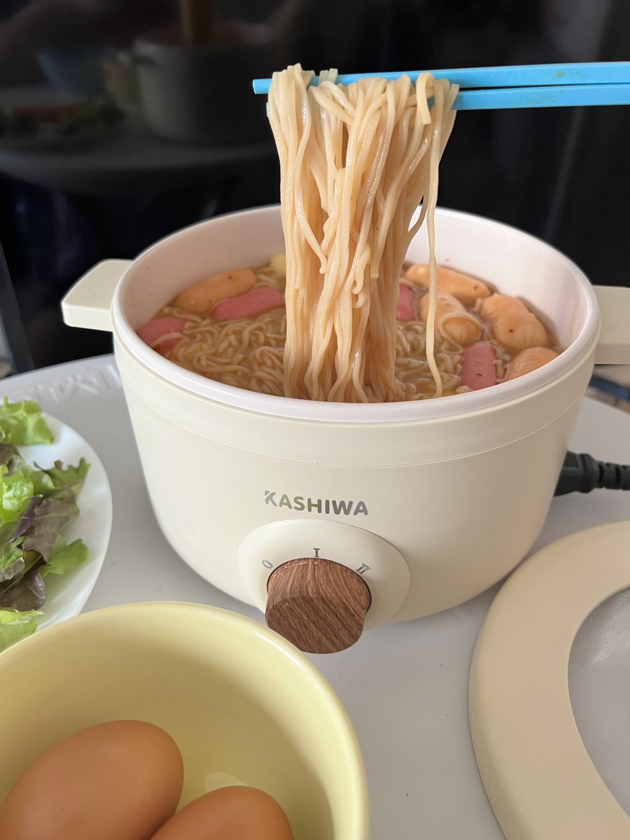 อยากป้ายยาหม้อไฟฟ้า KASHIWA ตัวนี้จริงๆ มันดีมากกก พกพาสะดวก แล้วทำได้หลายอย่างมาก ต้ม ผัด ทอด ได้หมดเลย ที่สำคัญล้างแล้วไม่มันติดหม้อเก็บง่ายด้วย ของมันต้องมีไว้ทำกินตอนหิวดึกๆโคตรสะดวกแบบ 1000% 🍲🫶🏻🤤
