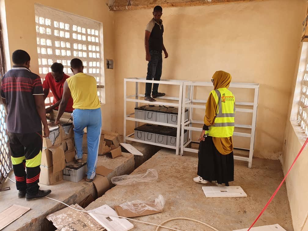 SECCCO_Somalia's tweet photo. Our cross-sectoral approach ensured that #Laacdheere #Garowe has #access to lighting in their homes,children can do their homework at night with ease after our team showcased #solar products under #SolarGrantFacility thanks to @WBG_Climate &amp; @MoEWRSo #SEAPproject @PowerAfricaUS https://t.co/U8gksLmcmq