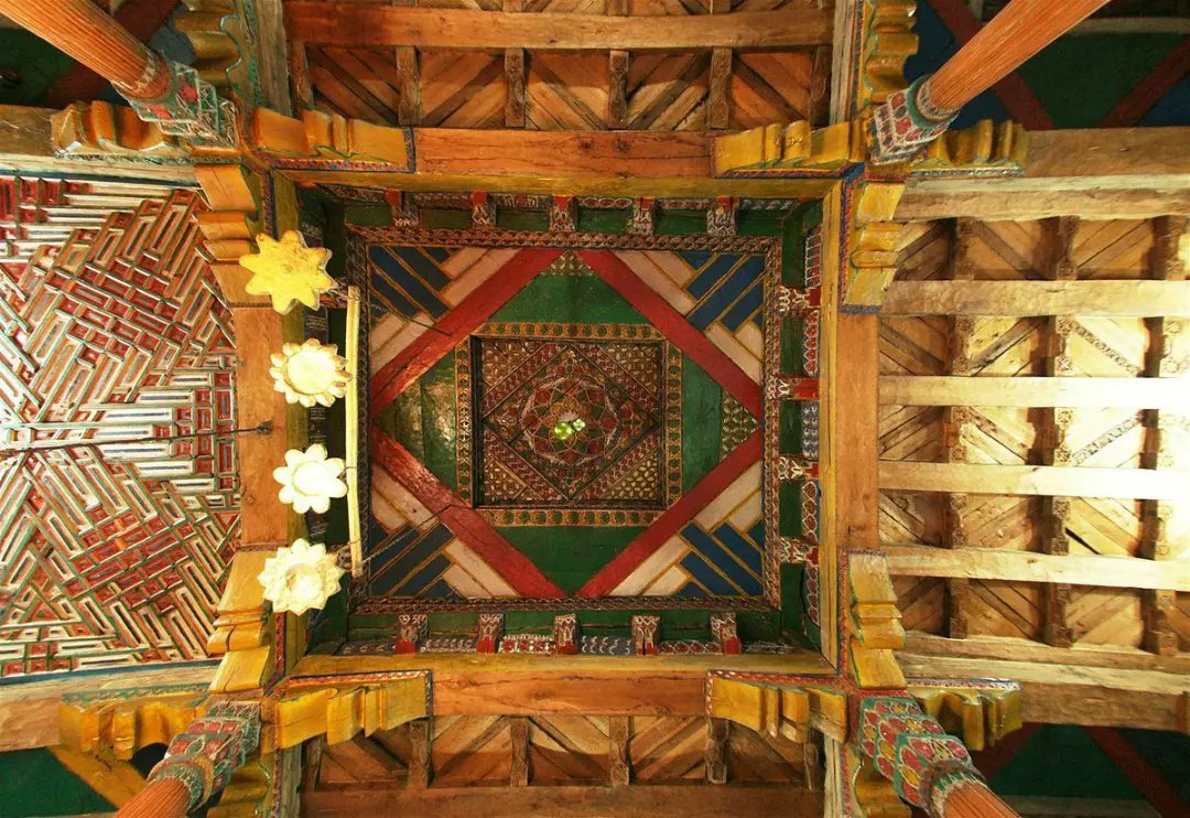 RGongloo's tweet photo. A beautiful “Chaqchan Mosque”in Gilgit-Baltistan can be found in Khaplu. One of the oldest mosques in the region, the mosque dates back to 1370, when the area's population converted from Buddhism to Islam. It was reconstructed and turned into a jami-masjid during the 7th century. https://t.co/FV94kODMAT