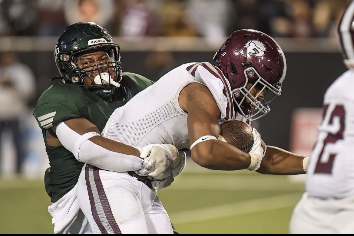 Zayvianlowery's tweet photo. what a season , wouldn’t wanna do it with no other team. 
catch us next year!! 💪🏾💚#Big55
#TrenchMob @BrettSShufelt @_USMrecruiting @joemoreno_USM @JagsFB_Recruits @RebelsFBRec @OrgeonGoDucks @MemphisFBRec @MTFB_Recruiting @PrepRedzoneMS @wpgreenwave51 @ https://t.co/MDU6h2RejK