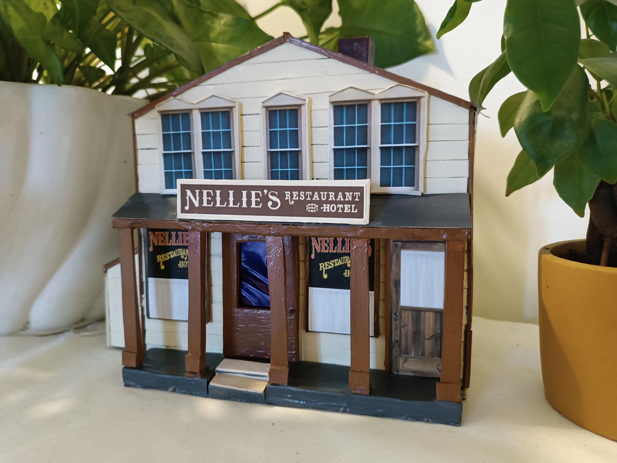 sfiammati's tweet photo. Nellie's Restaurant &amp; Hotel

#miniatures #diorama #littlehouseonthepraire #handmade #ACTIONFIGURES #nellies #Eagles #woodenhouse https://t.co/4jXP2p5GbN