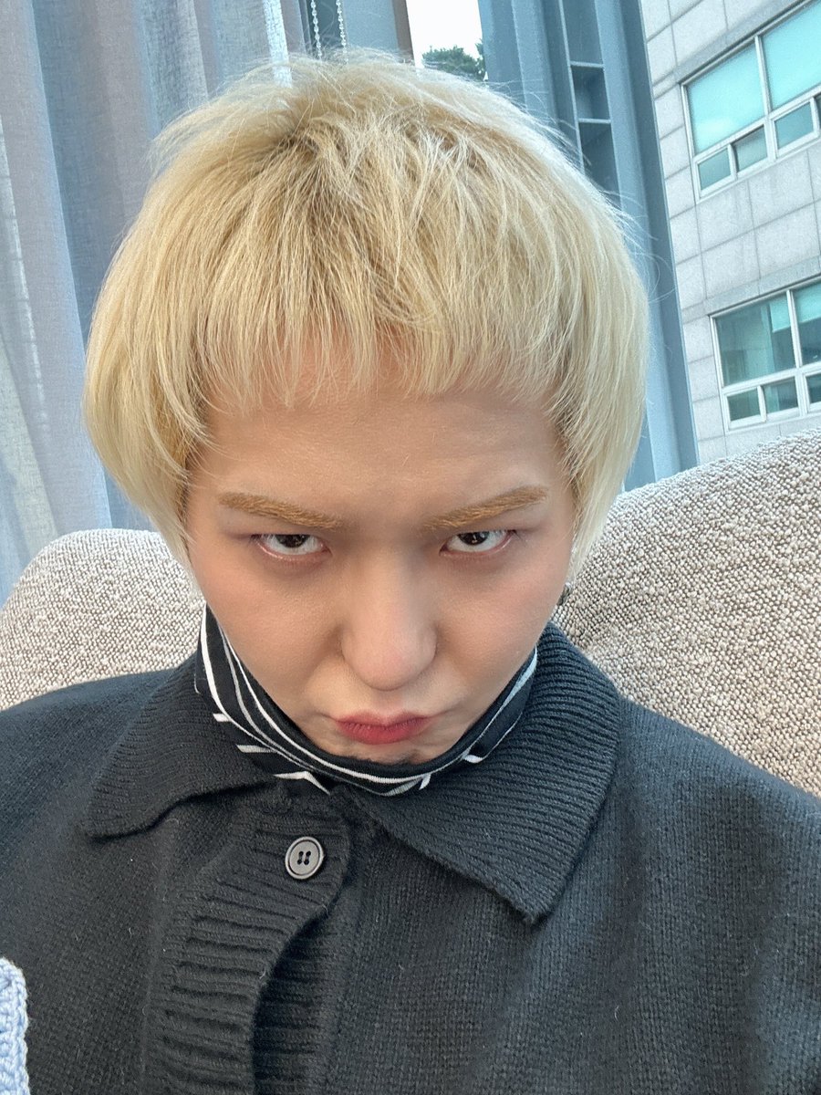 [ 221203 MINO UPDATE📷 ]
🐻 : My bangs flew away
#송민호 #MINO <a href="/official_mino_/">official_mino_</a>