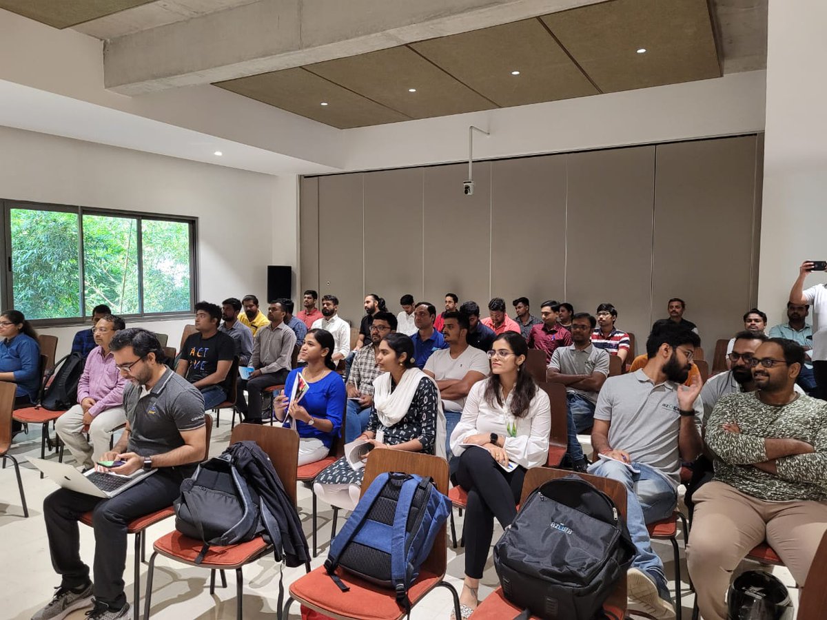KonfHub's tweet photo. #Java geeks having fun!
Sharing all the action from the Performance Tuning Java Applications meetup sponsored by @Azuga_GPS.
Missed this session?
Participate in our #AzugaQuiz 👉: https://t.co/oUUfRPKer4
#Java #PerformanceTuning #Meetup #community #Bengaluru #Tech #Azuga https://t.co/MGBLQwV4mI
